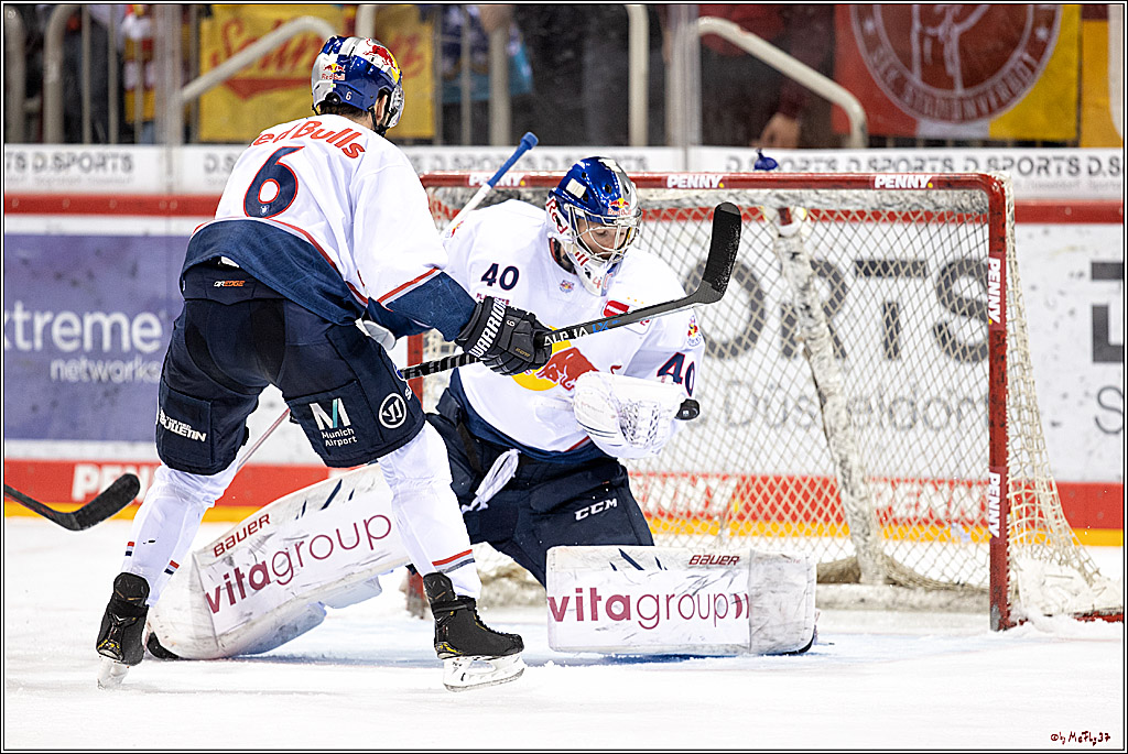 PENNY DEL Viertelfinale 4. Spiel; Duesseldorfer EG - Red Bull Muenchen; Duesseldorf, 16.04.2022